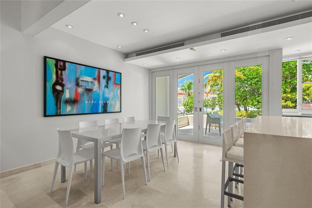 For Sale: $1,885,000 (4 beds, 4 baths, 3652 Square Feet)