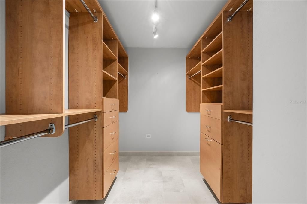 For Sale: $1,885,000 (4 beds, 4 baths, 3652 Square Feet)