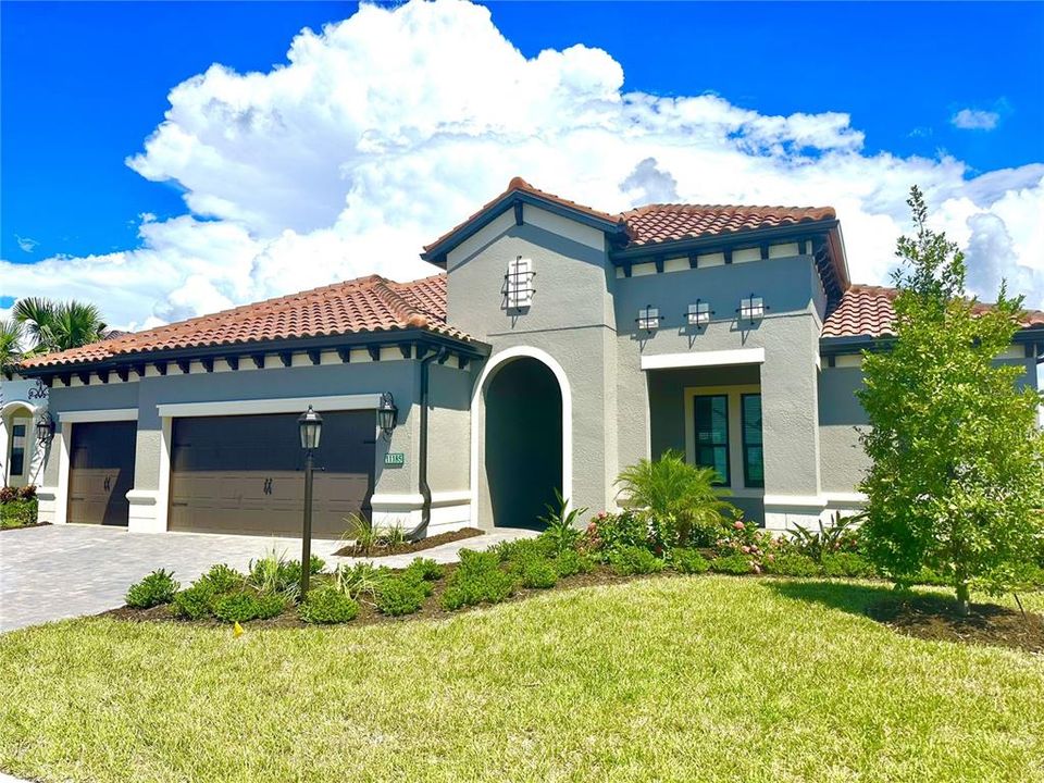 Vendido Recientemente: $896,500 (4 camas, 3 baños, 2908 Pies cuadrados)