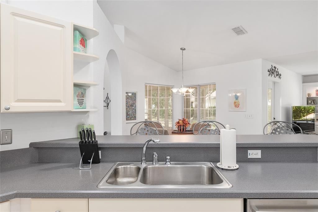 Active With Contract: $319,500 (3 beds, 2 baths, 2106 Square Feet)