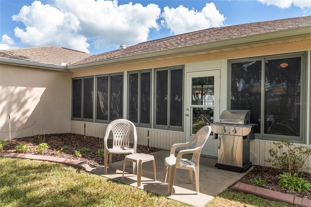 Active With Contract: $319,500 (3 beds, 2 baths, 2106 Square Feet)