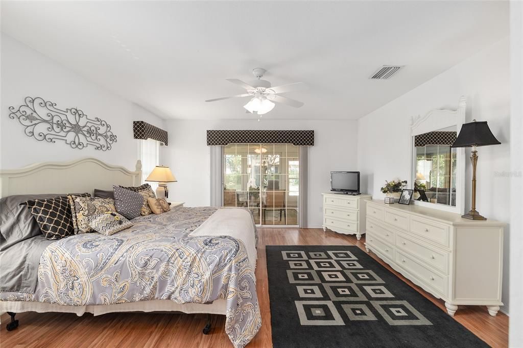 Active With Contract: $319,500 (3 beds, 2 baths, 2106 Square Feet)