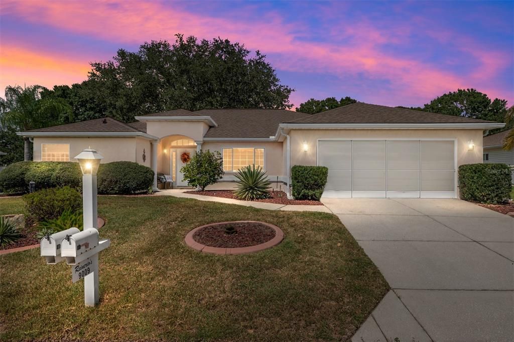 Active With Contract: $319,500 (3 beds, 2 baths, 2106 Square Feet)