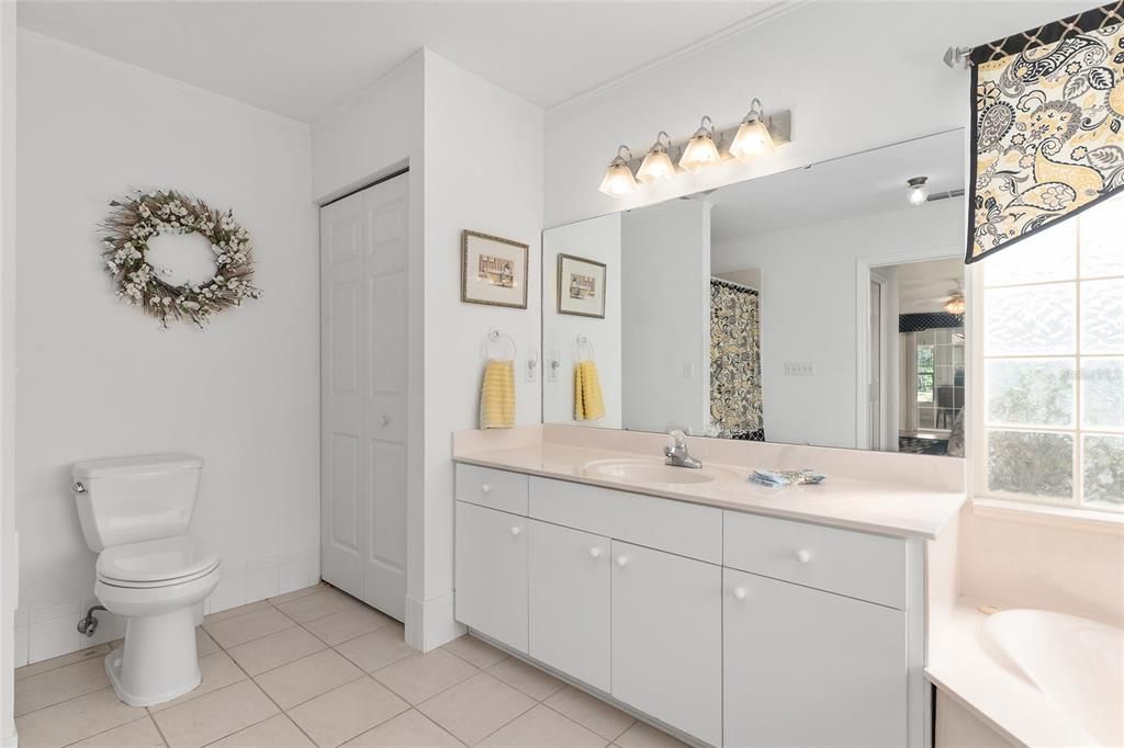 Active With Contract: $319,500 (3 beds, 2 baths, 2106 Square Feet)
