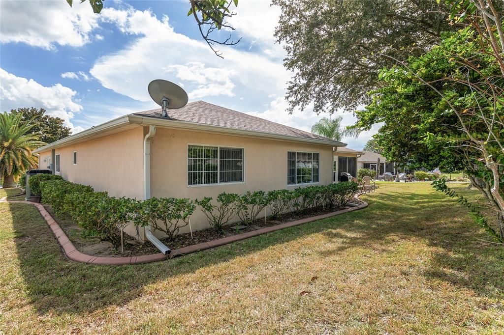 Active With Contract: $319,500 (3 beds, 2 baths, 2106 Square Feet)