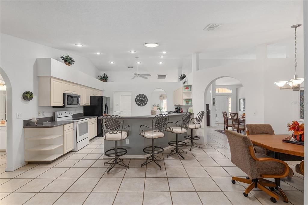 Active With Contract: $319,500 (3 beds, 2 baths, 2106 Square Feet)