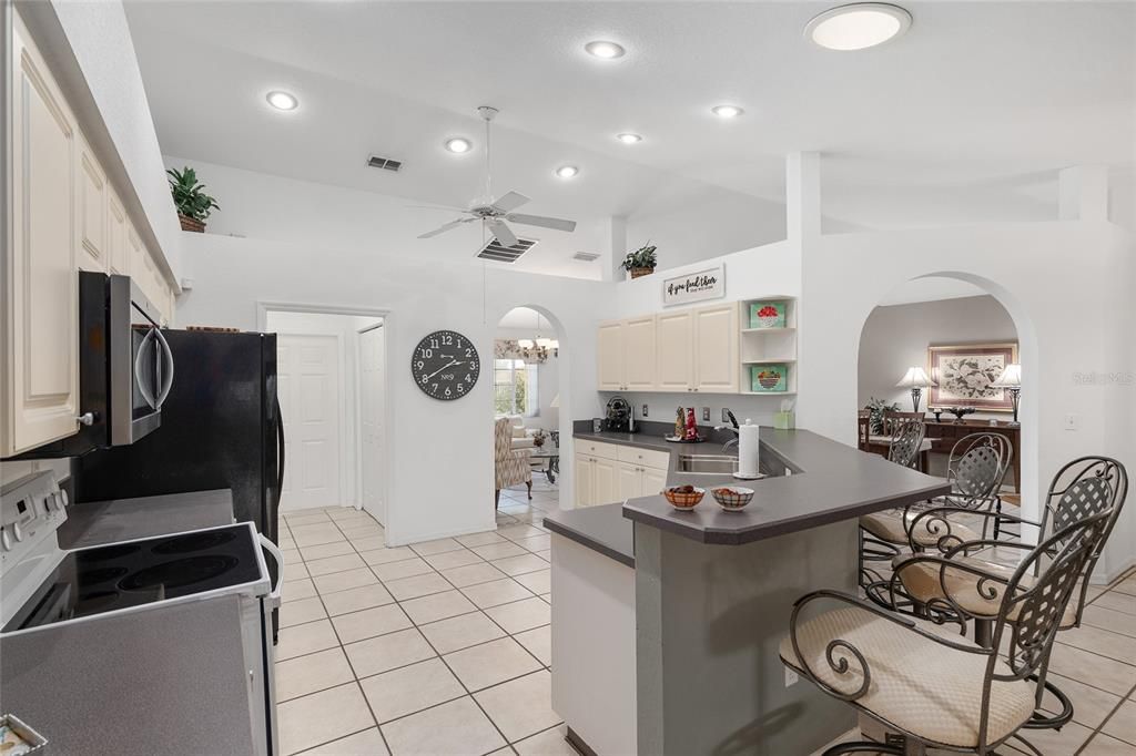 Active With Contract: $319,500 (3 beds, 2 baths, 2106 Square Feet)