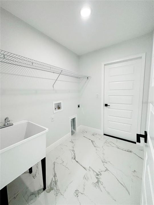 Activo con contrato: $339,900 (3 camas, 2 baños, 1828 Pies cuadrados)