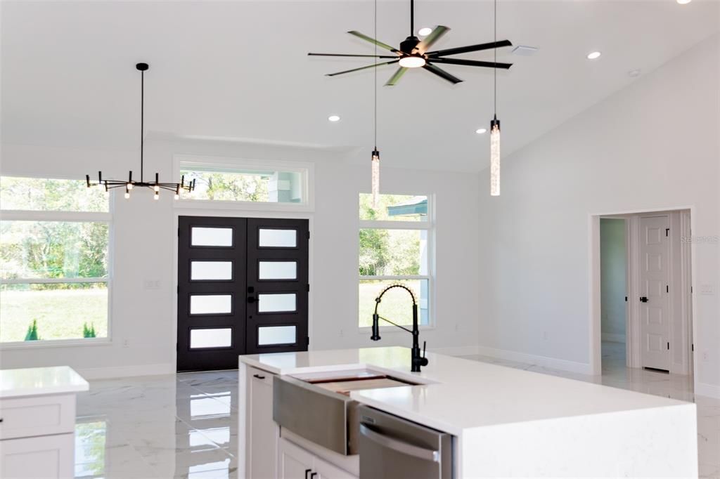 Activo con contrato: $339,900 (3 camas, 2 baños, 1828 Pies cuadrados)