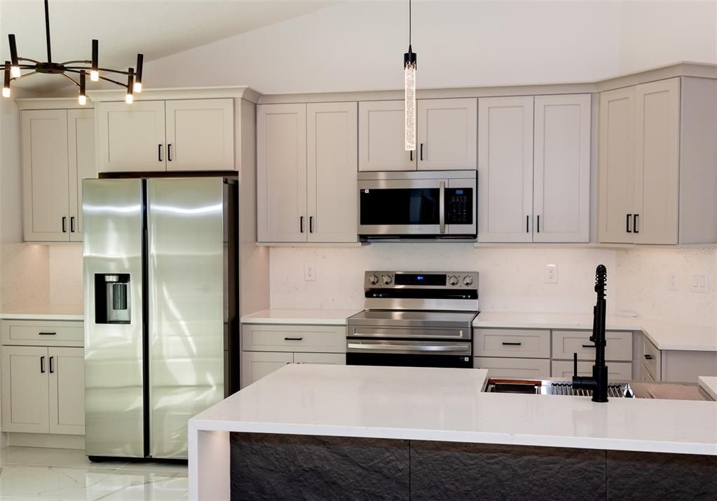 Activo con contrato: $339,900 (3 camas, 2 baños, 1828 Pies cuadrados)