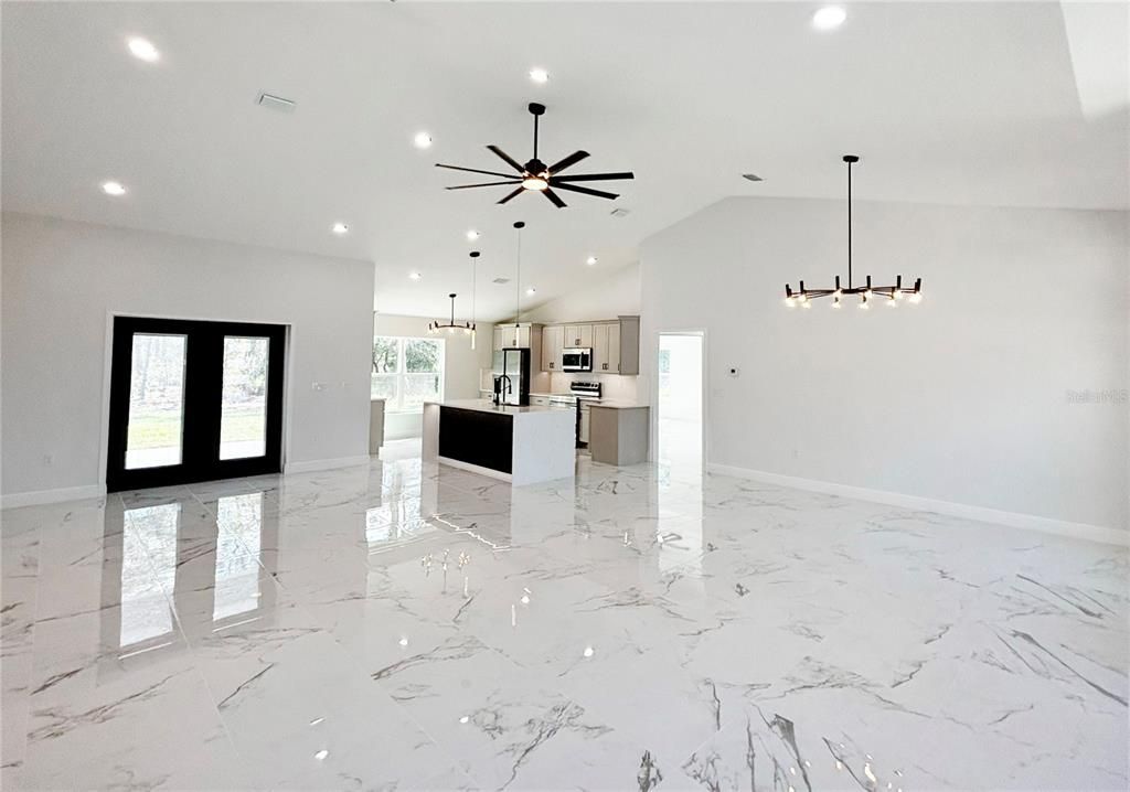 Activo con contrato: $339,900 (3 camas, 2 baños, 1828 Pies cuadrados)