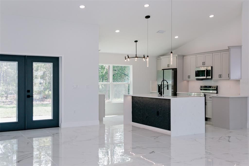 Activo con contrato: $339,900 (3 camas, 2 baños, 1828 Pies cuadrados)