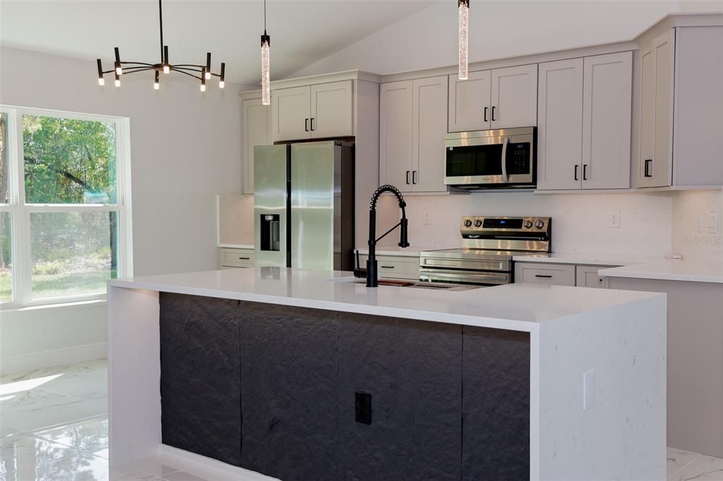 Activo con contrato: $339,900 (3 camas, 2 baños, 1828 Pies cuadrados)