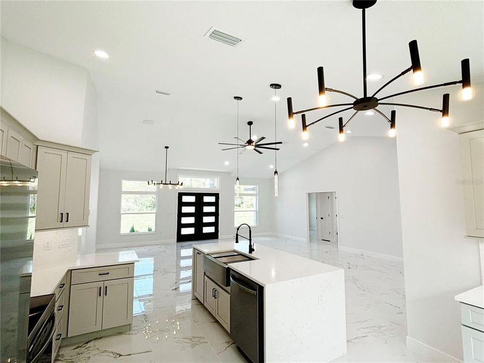 Activo con contrato: $339,900 (3 camas, 2 baños, 1828 Pies cuadrados)