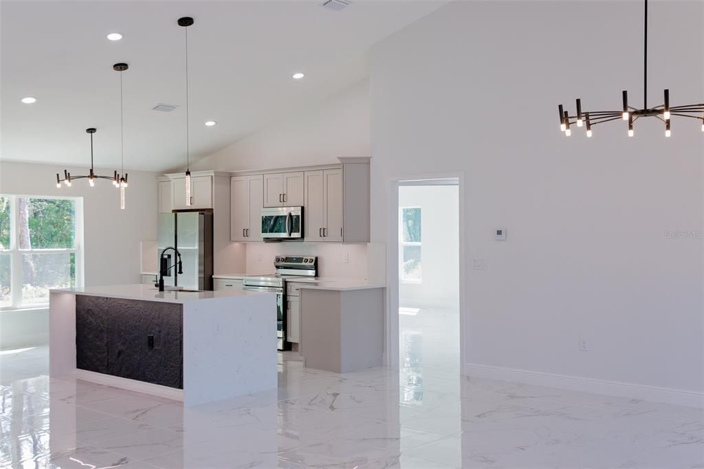 Activo con contrato: $339,900 (3 camas, 2 baños, 1828 Pies cuadrados)