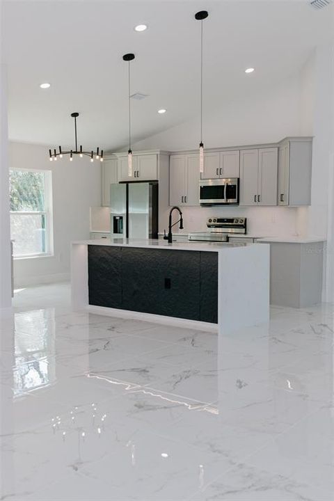 Activo con contrato: $339,900 (3 camas, 2 baños, 1828 Pies cuadrados)