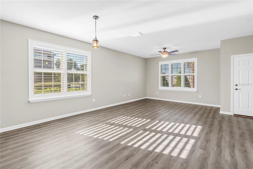 На продажу: $334,900 (3 спален, 2 ванн, 1420 Квадратных фут)