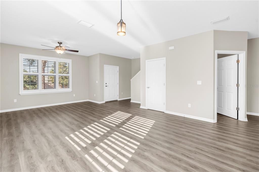 На продажу: $334,900 (3 спален, 2 ванн, 1420 Квадратных фут)