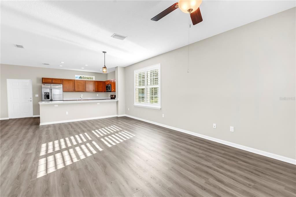 На продажу: $334,900 (3 спален, 2 ванн, 1420 Квадратных фут)