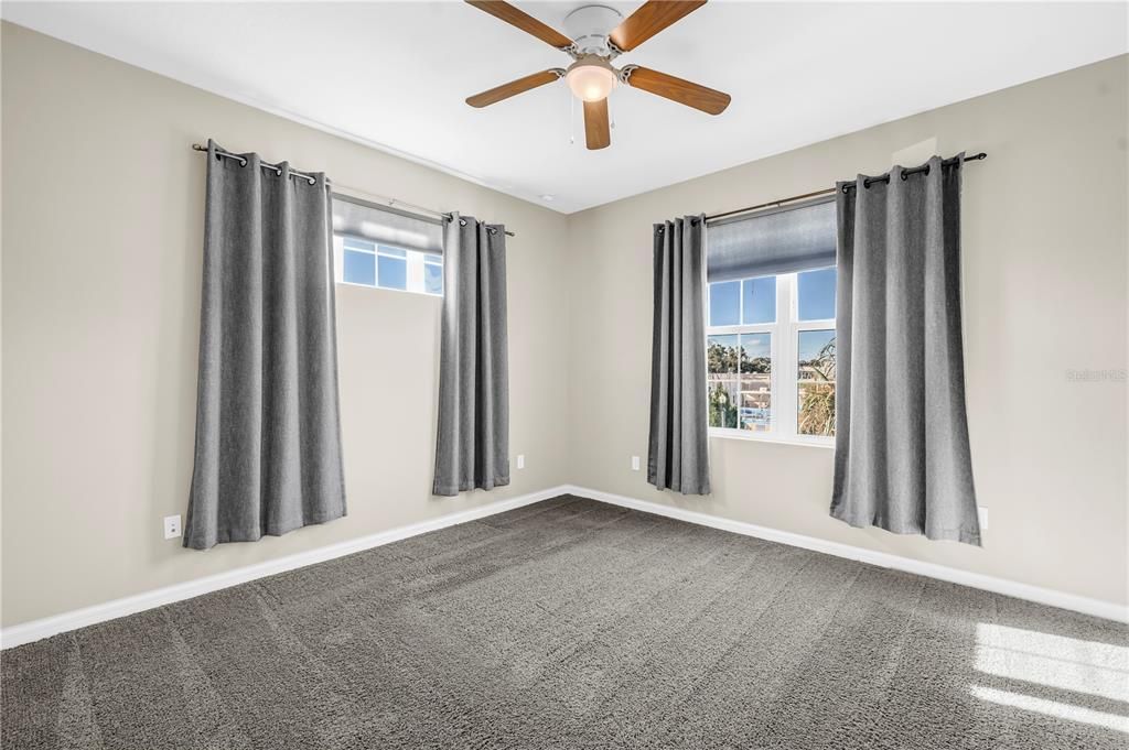 На продажу: $334,900 (3 спален, 2 ванн, 1420 Квадратных фут)