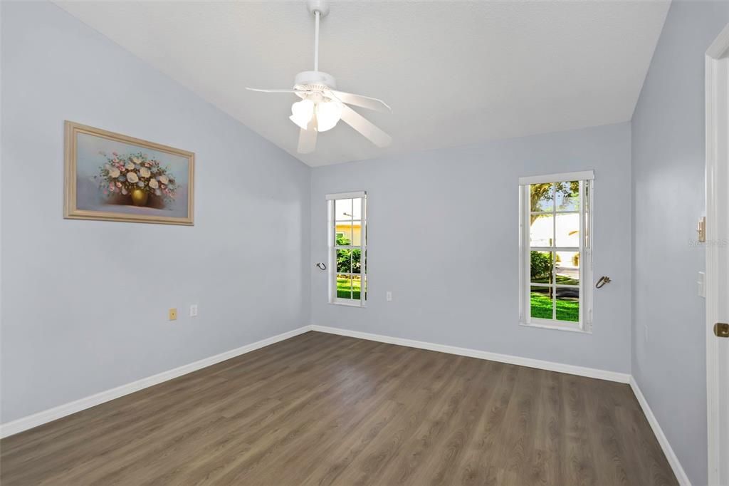 For Sale: $349,900 (2 beds, 2 baths, 1280 Square Feet)