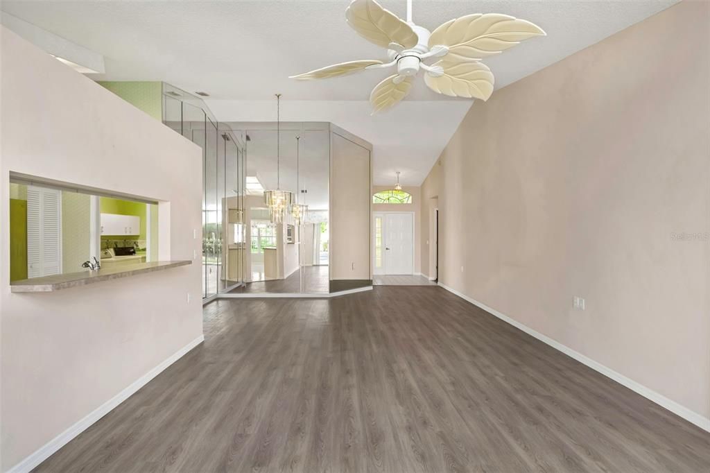 For Sale: $349,900 (2 beds, 2 baths, 1280 Square Feet)