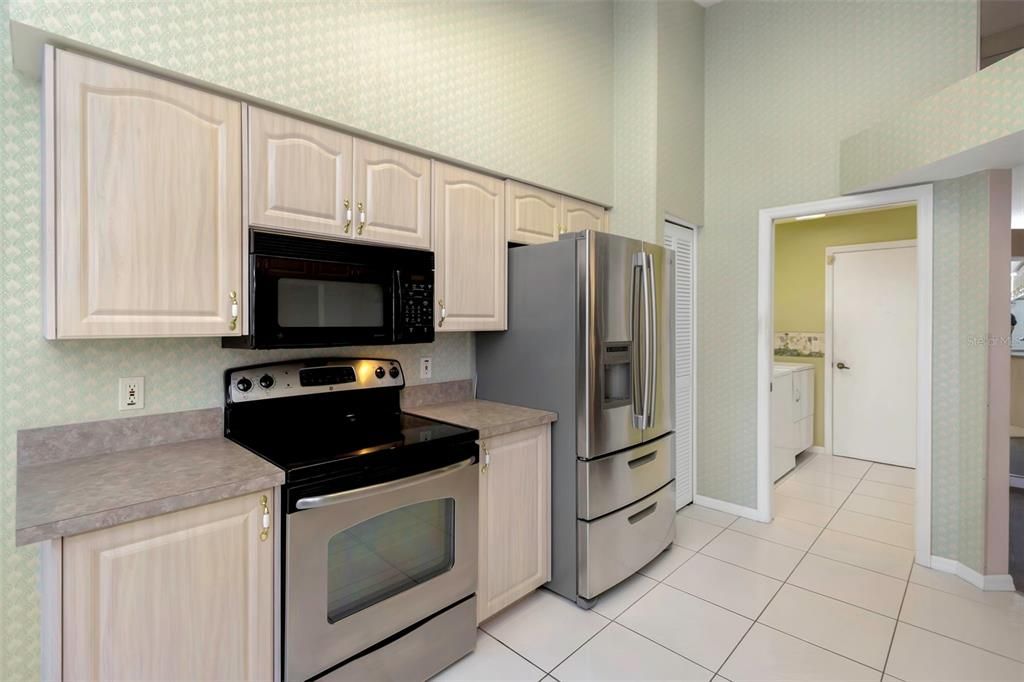 For Sale: $349,900 (2 beds, 2 baths, 1280 Square Feet)