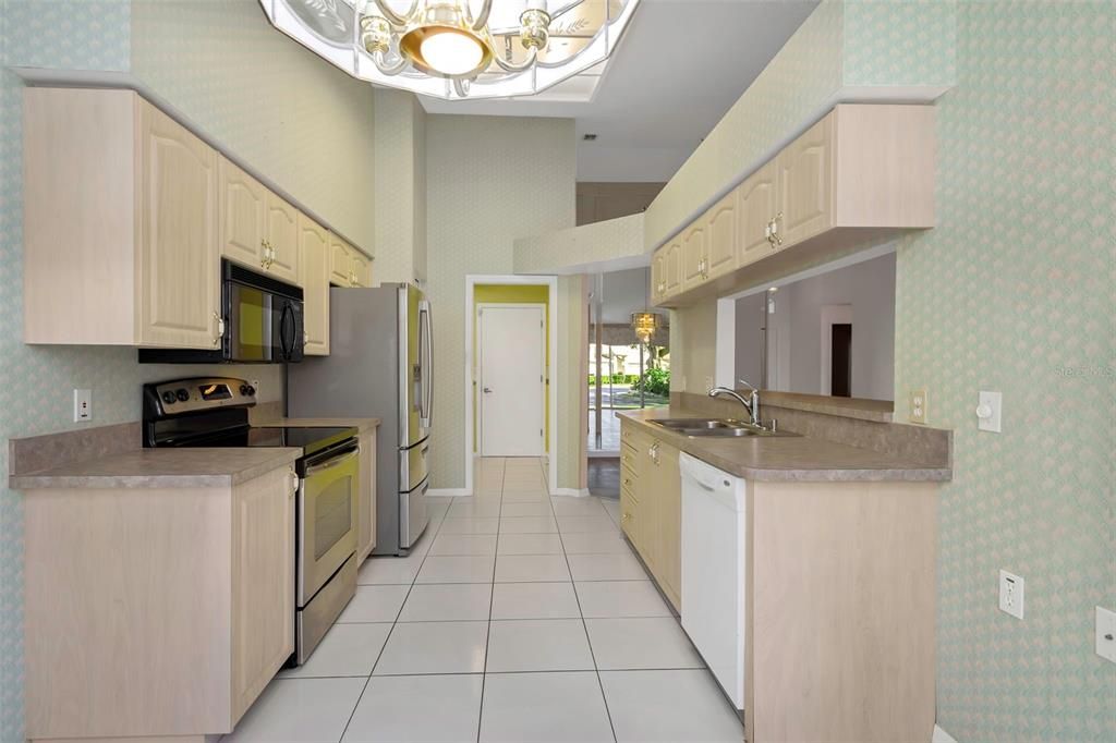 For Sale: $349,900 (2 beds, 2 baths, 1280 Square Feet)