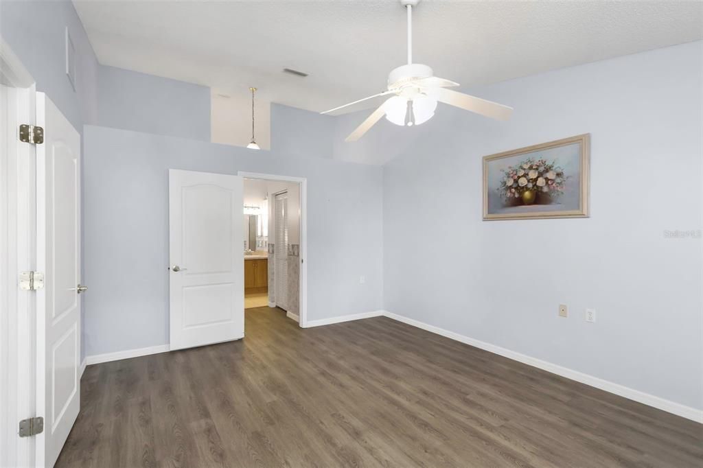 For Sale: $349,900 (2 beds, 2 baths, 1280 Square Feet)