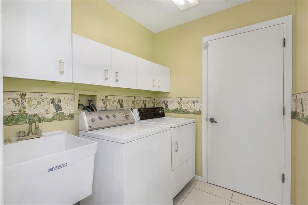 For Sale: $349,900 (2 beds, 2 baths, 1280 Square Feet)