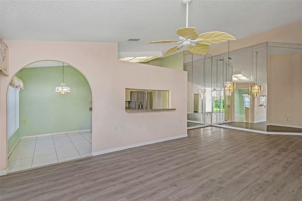 For Sale: $349,900 (2 beds, 2 baths, 1280 Square Feet)