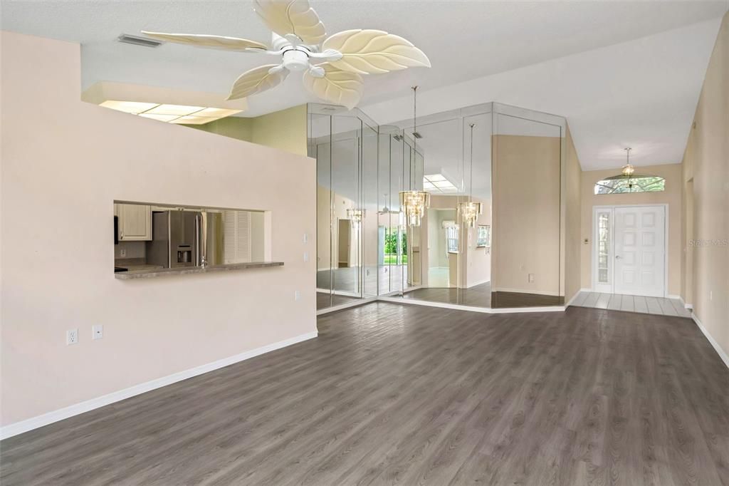 For Sale: $349,900 (2 beds, 2 baths, 1280 Square Feet)