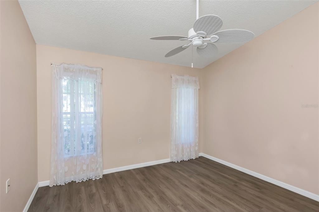 For Sale: $349,900 (2 beds, 2 baths, 1280 Square Feet)