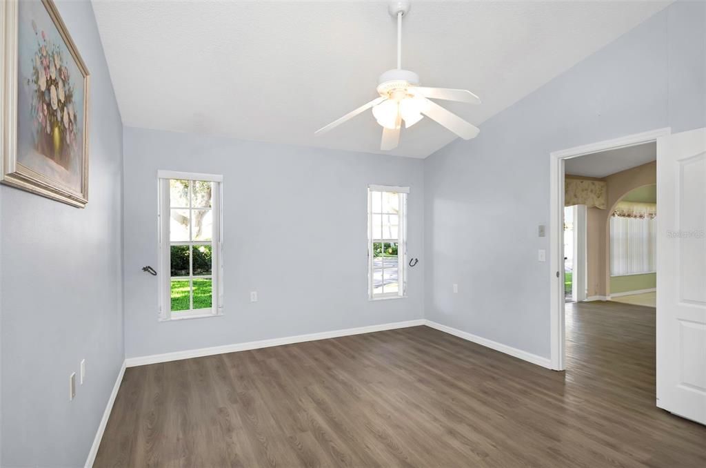 For Sale: $349,900 (2 beds, 2 baths, 1280 Square Feet)