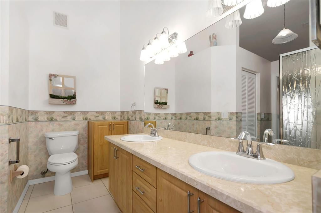 For Sale: $349,900 (2 beds, 2 baths, 1280 Square Feet)