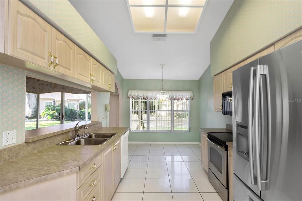For Sale: $349,900 (2 beds, 2 baths, 1280 Square Feet)