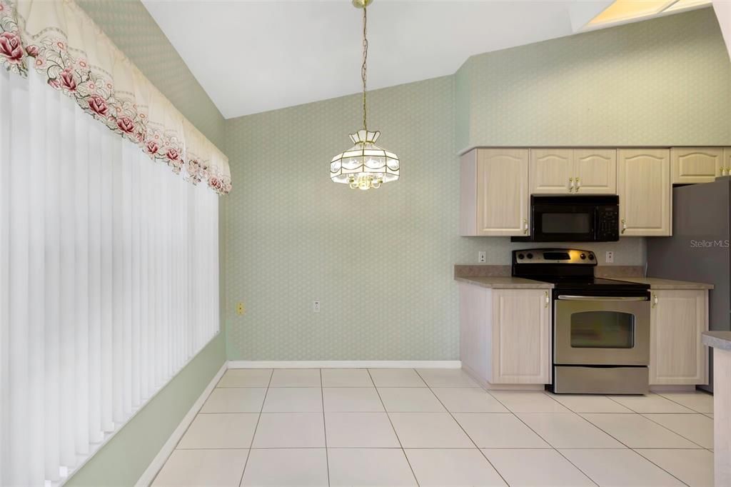 For Sale: $349,900 (2 beds, 2 baths, 1280 Square Feet)