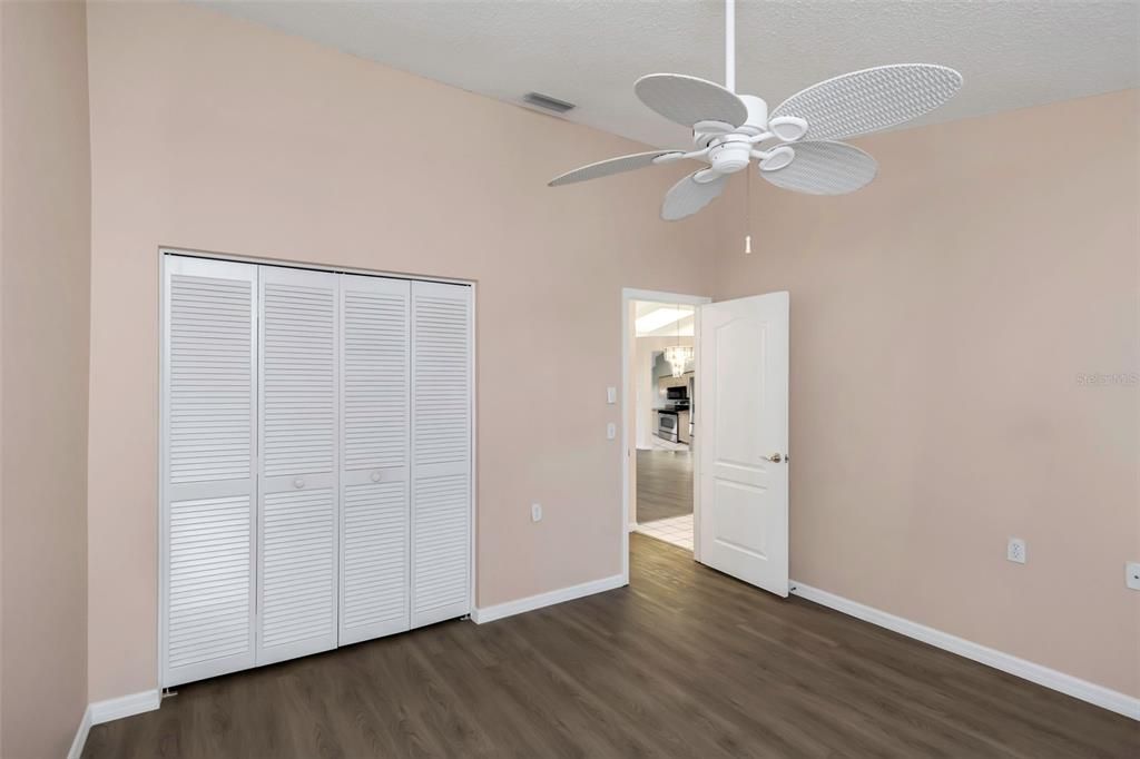 For Sale: $349,900 (2 beds, 2 baths, 1280 Square Feet)