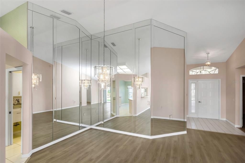 For Sale: $349,900 (2 beds, 2 baths, 1280 Square Feet)