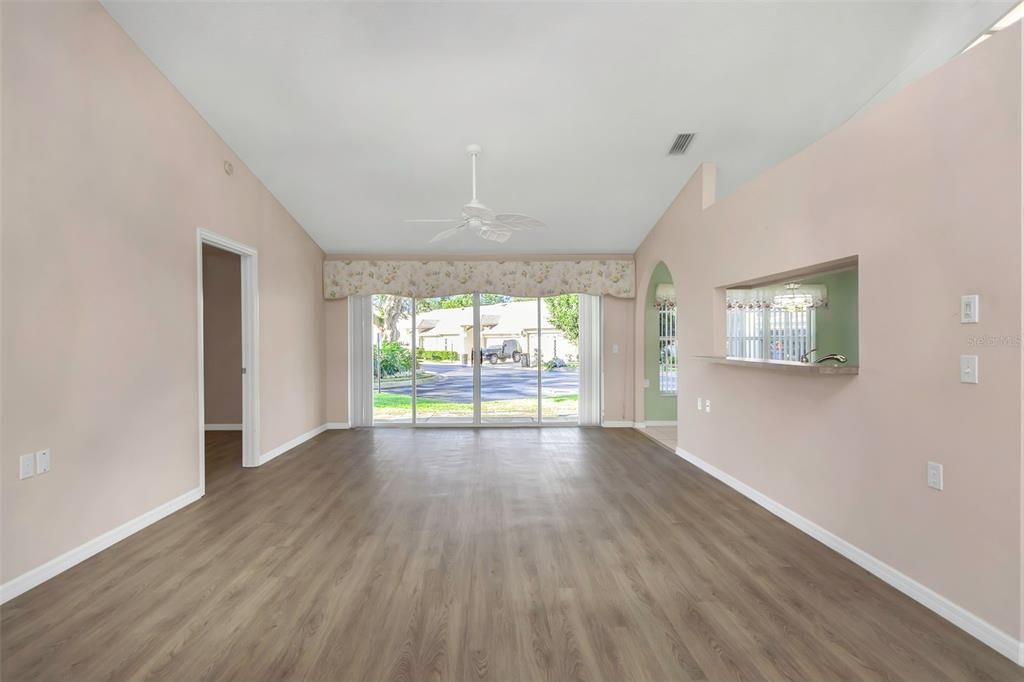 For Sale: $349,900 (2 beds, 2 baths, 1280 Square Feet)