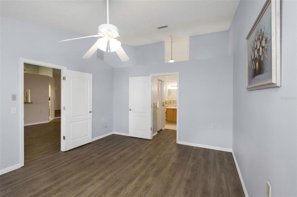 For Sale: $349,900 (2 beds, 2 baths, 1280 Square Feet)