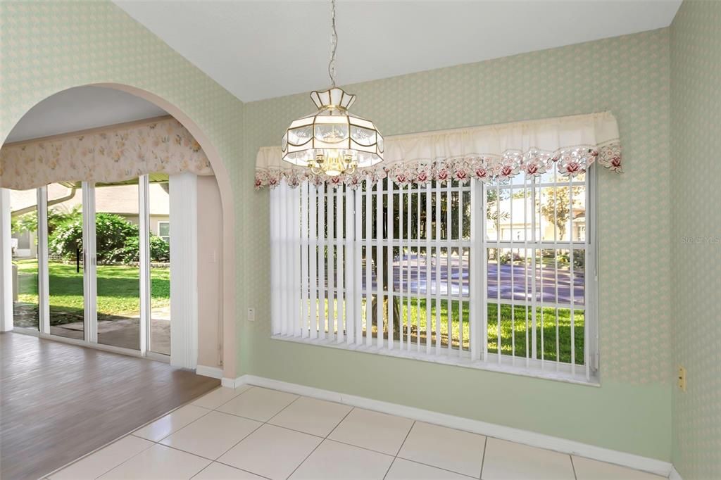 For Sale: $349,900 (2 beds, 2 baths, 1280 Square Feet)