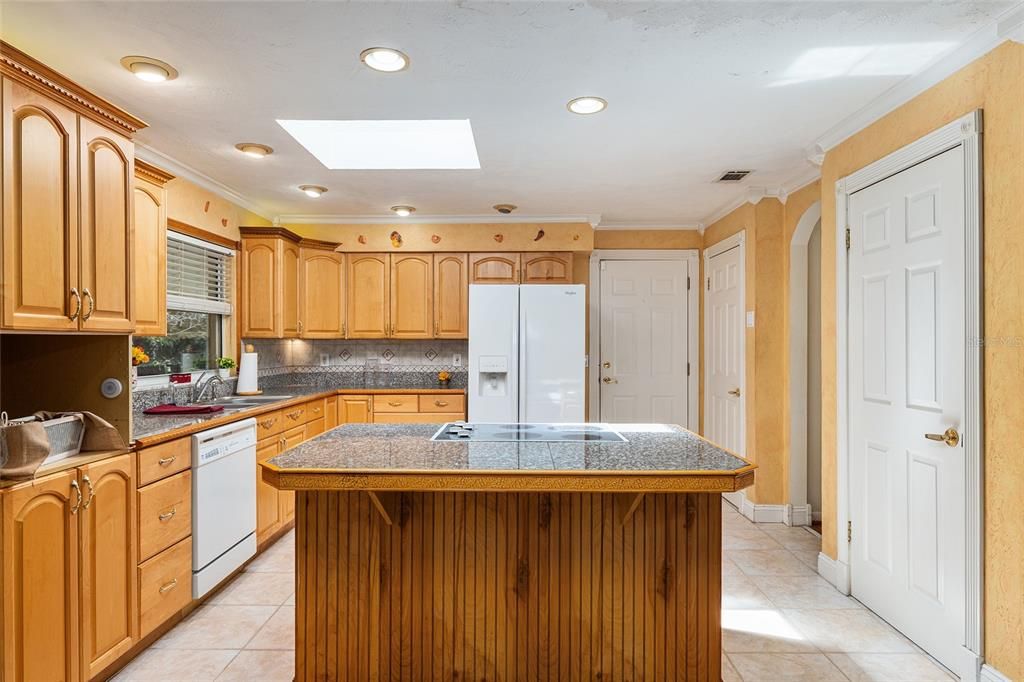 For Sale: $442,000 (3 beds, 2 baths, 2074 Square Feet)