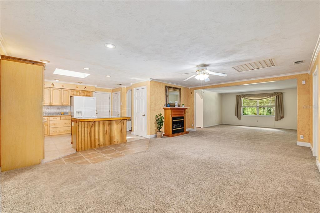 For Sale: $442,000 (3 beds, 2 baths, 2074 Square Feet)