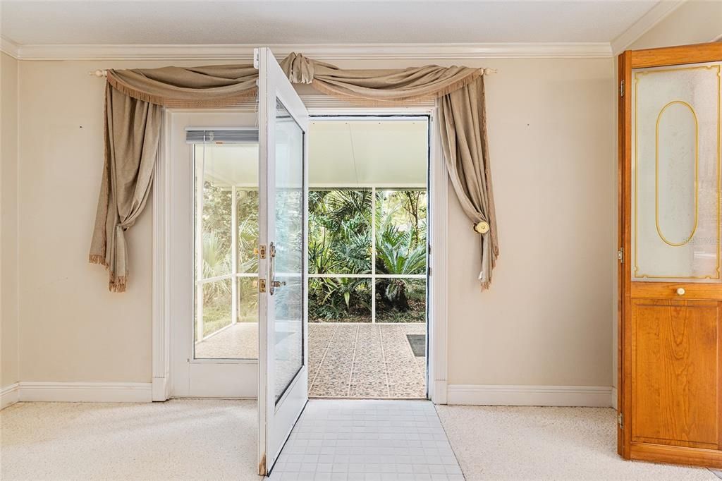 For Sale: $442,000 (3 beds, 2 baths, 2074 Square Feet)