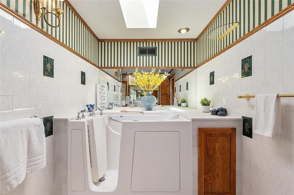 For Sale: $442,000 (3 beds, 2 baths, 2074 Square Feet)