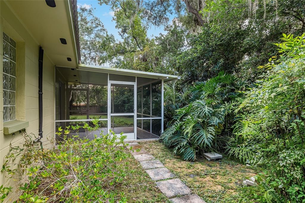 For Sale: $442,000 (3 beds, 2 baths, 2074 Square Feet)