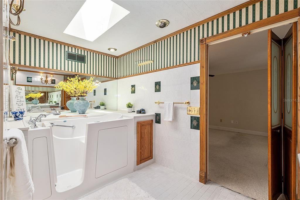 For Sale: $442,000 (3 beds, 2 baths, 2074 Square Feet)