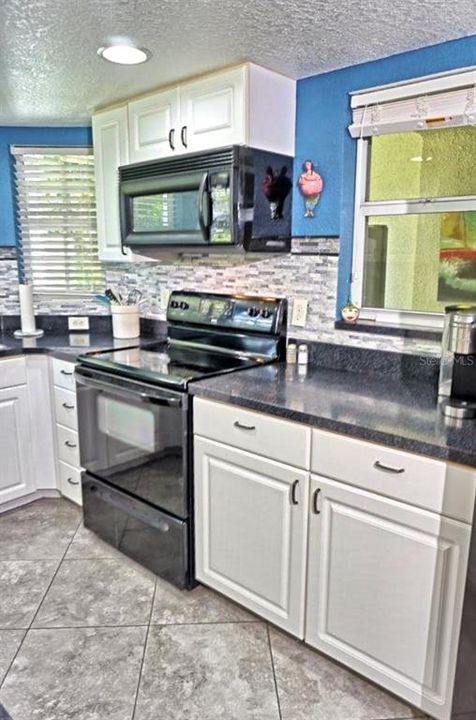 На продажу: $279,900 (2 спален, 2 ванн, 1135 Квадратных фут)