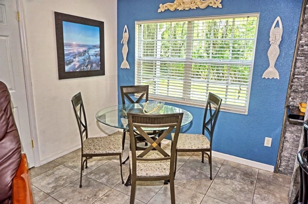 На продажу: $279,900 (2 спален, 2 ванн, 1135 Квадратных фут)